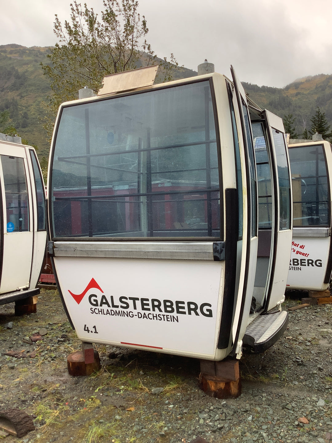 Fixed-grip pulse/group gondola system